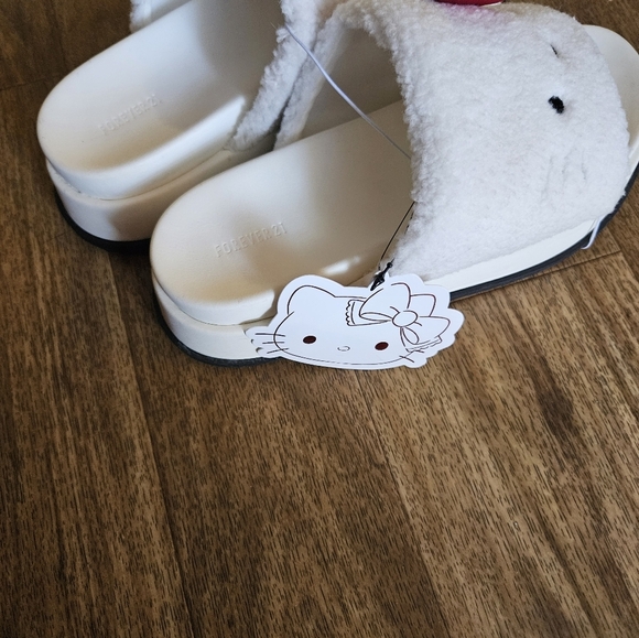 Hello Kitty‎ Plush Slides💗 - Picture 7 of 7